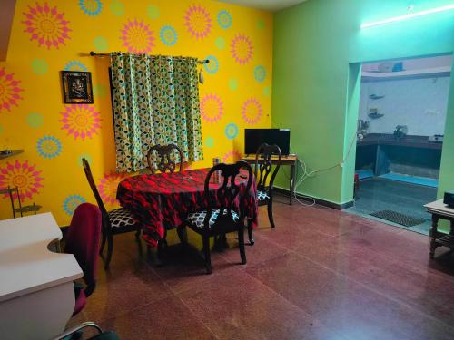 Service Apartment 1Bhk For Family & Friends ,,4 star