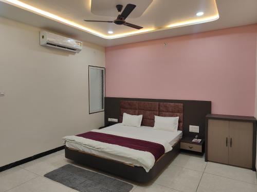 yashomati hotel