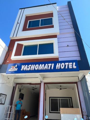 Yashomati Hotel,,3 star
