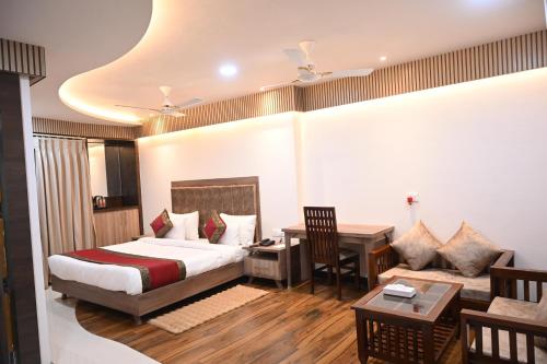 hotel sainik grand