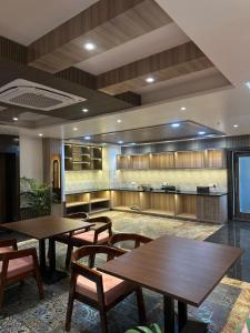 hotel sainik grand
