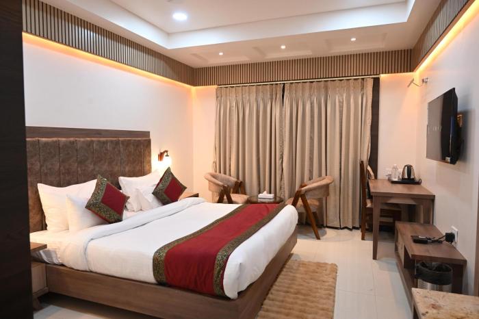 hotel sainik grand