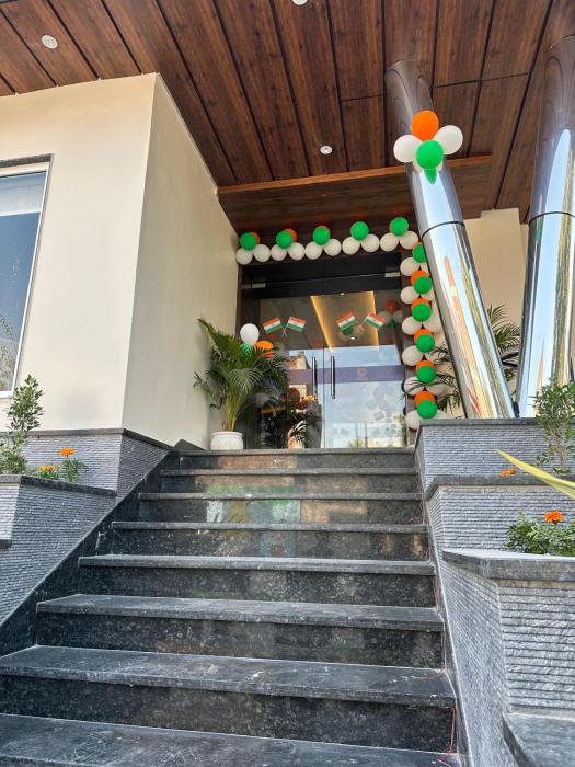 hotel sainik grand