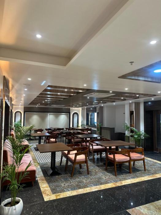 hotel sainik grand