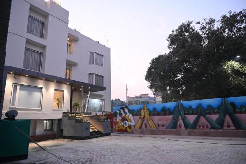 hotel sainik grand