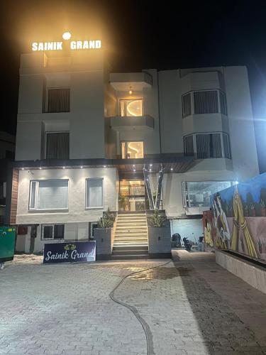 hotel sainik grand