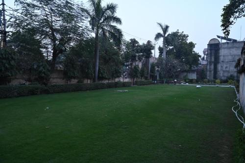 hotel sainik grand