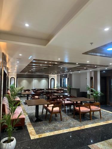 hotel sainik grand