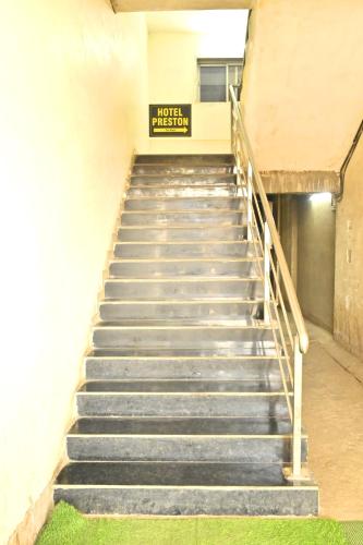 hotel preston inn mumbai