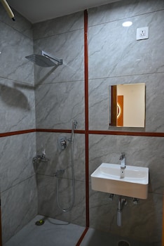 hotel greenland inn hampi