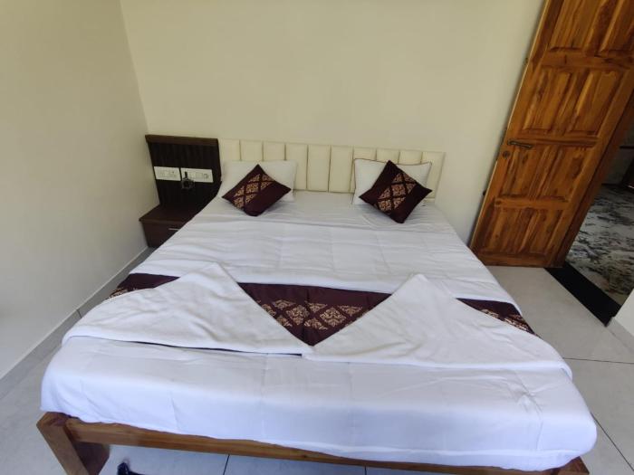 hotel greenland inn hampi