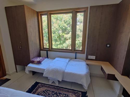 hotel greenland inn hampi