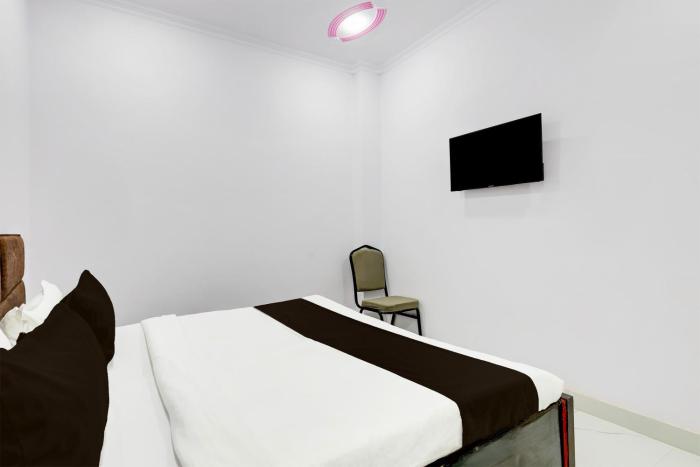 hotel the arrow near paschim vihar