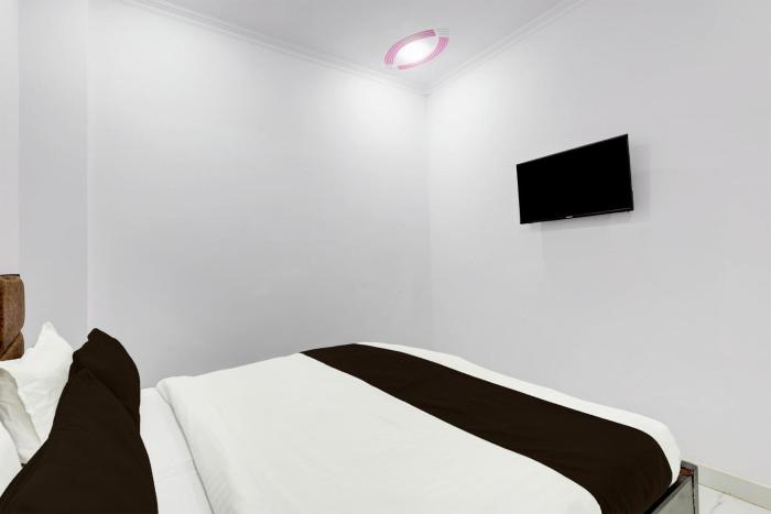 hotel the arrow near paschim vihar