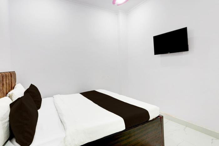 hotel the arrow near paschim vihar