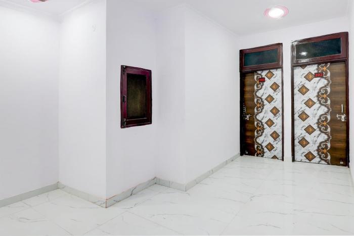 hotel the arrow near paschim vihar