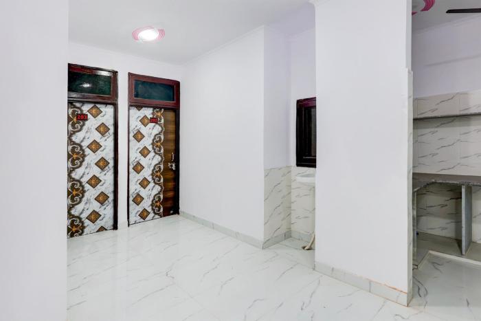 hotel the arrow near paschim vihar