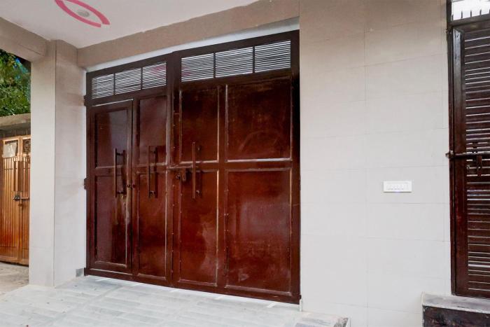 hotel the arrow near paschim vihar