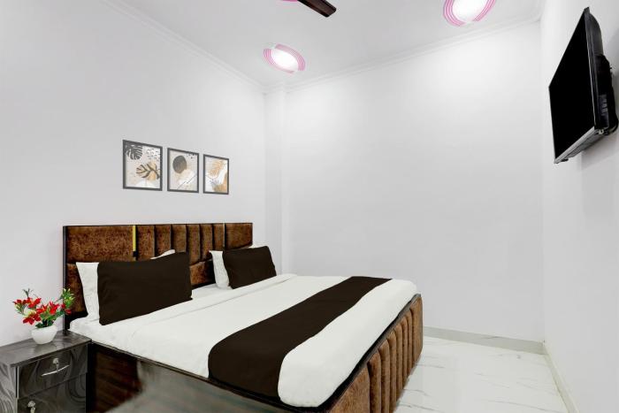 hotel the arrow near paschim vihar