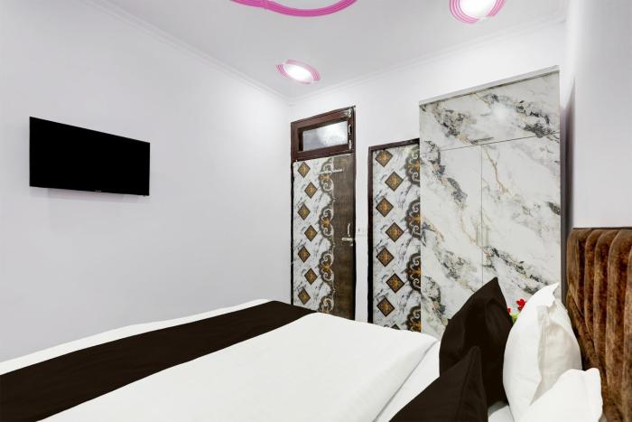 hotel the arrow near paschim vihar