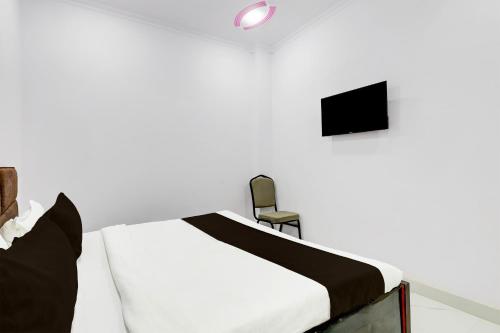 hotel the arrow near paschim vihar