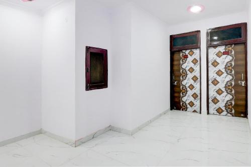 hotel the arrow near paschim vihar