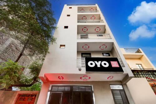 hotel the arrow near paschim vihar
