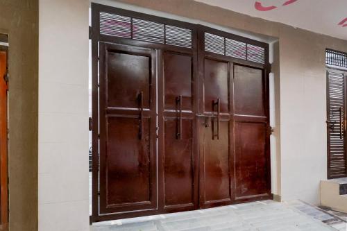 hotel the arrow near paschim vihar