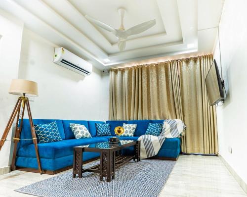 the cozy comfort near taj 3br by homeyhuts