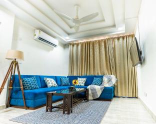 the cozy comfort near taj 3br by homeyhuts