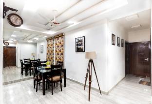 the cozy comfort near taj 3br by homeyhuts