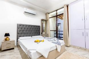 the cozy comfort near taj 3br by homeyhuts