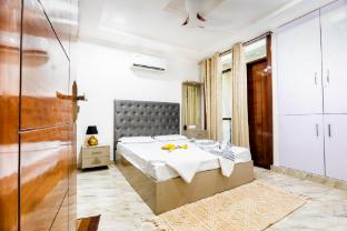the cozy comfort near taj 3br by homeyhuts