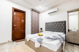 the cozy comfort near taj 3br by homeyhuts