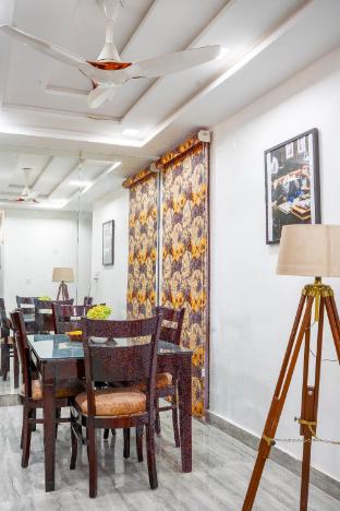 the cozy comfort near taj 3br by homeyhuts