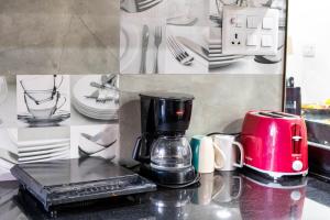 the cozy comfort near taj 3br by homeyhuts