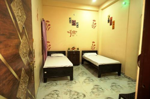 Krishna Kunj Inn,,3 star