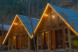 eco himalayas cottages tirthan valley