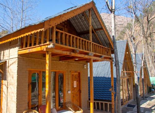 eco himalayas cottages tirthan valley