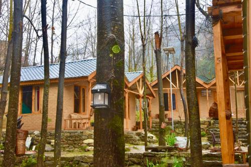 eco himalayas cottages tirthan valley
