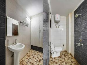 townhouse super anmol residency near saket metro delhi