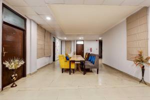 townhouse super anmol residency near saket metro delhi