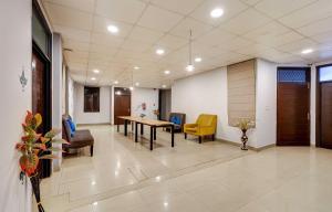townhouse super anmol residency near saket metro delhi