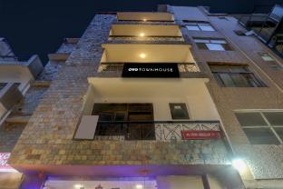 townhouse super anmol residency near saket metro delhi