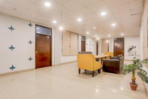 townhouse super anmol residency near saket metro delhi