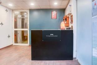 townhouse super anmol residency near saket metro delhi
