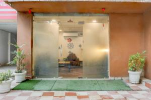 townhouse super anmol residency near saket metro delhi