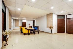 townhouse super anmol residency near saket metro delhi