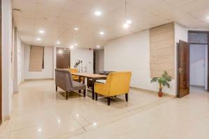 townhouse super anmol residency near saket metro delhi