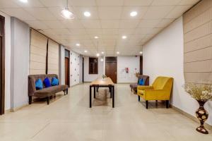 townhouse super anmol residency near saket metro delhi